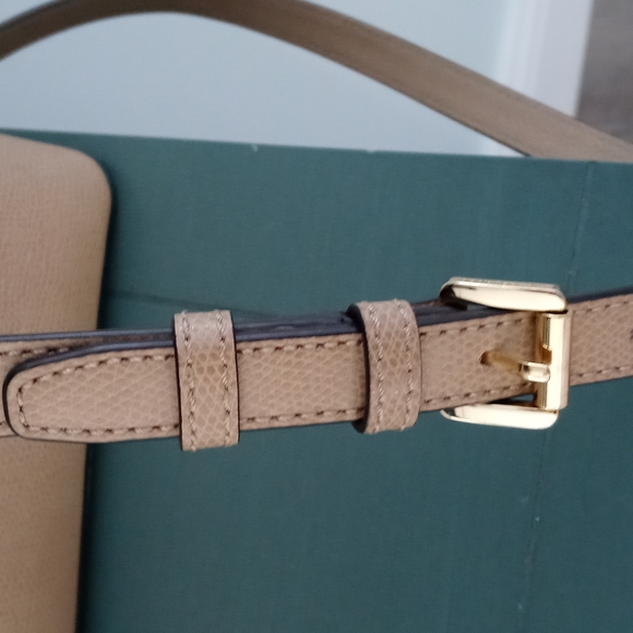 Michael Kors purse excellent condition - Picture 10 of 14